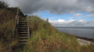 VED STRANDEN - LYSTRUP STRAND, trappen mod øst for enden af Ved Stranden